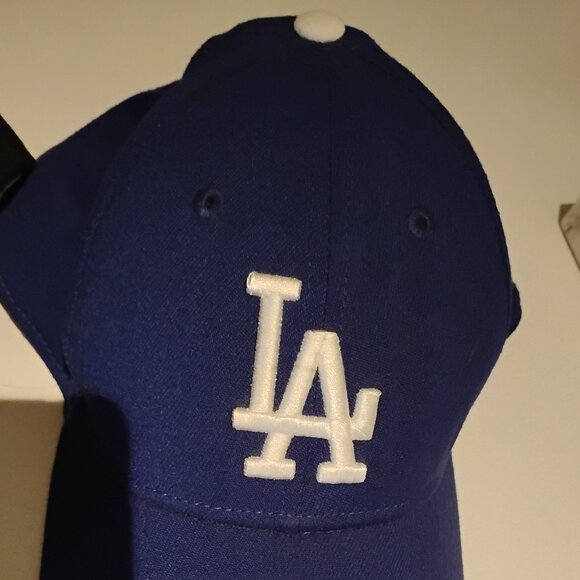 Cute! L.A. Fitted Baseball Cap - Picture 3 of 5